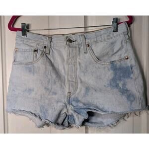 Levi's Women's 501 Distressed Light Wash Denim Shorts Raw Hem Size 31(805)